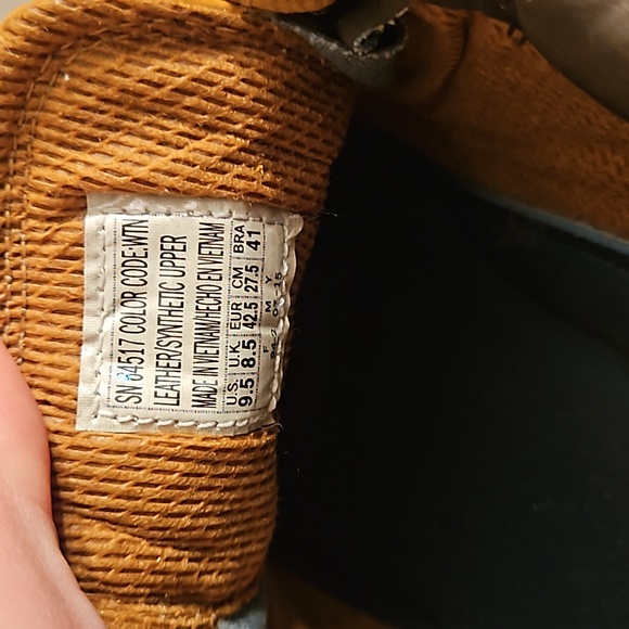 EUC Sketchers 9.5 waterproof shoes - Picture 5 of 5